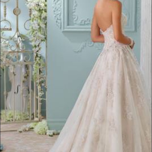 Wedding Dress - Picture 3 of 8